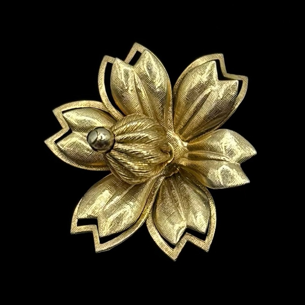 VINTAGE Gold-Tone Tropical Flower Button Cover